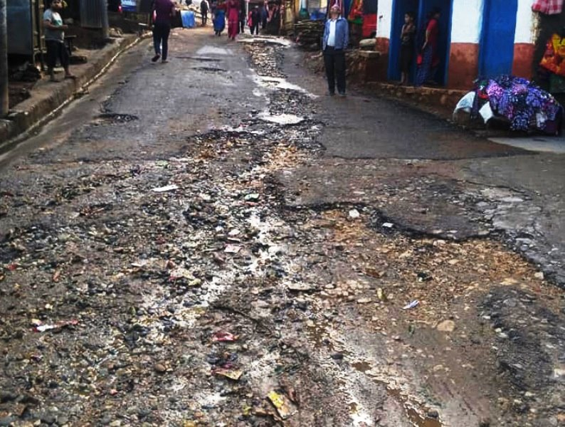 दैलेख सदरमुकामकै सडकको दुरावस्था,  प्रदेश राजधानी पुग्नै ‘सकस’