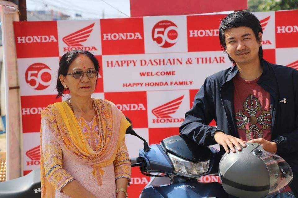 एक लाखको होण्डा अफर गंगा गुरुङलाई