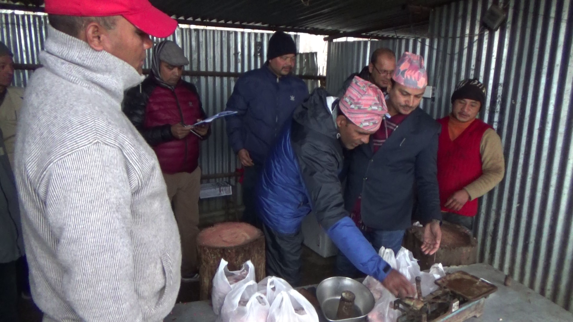 सुर्खेतका अधिकांश मासु पसल मापदण्ड विपरित
