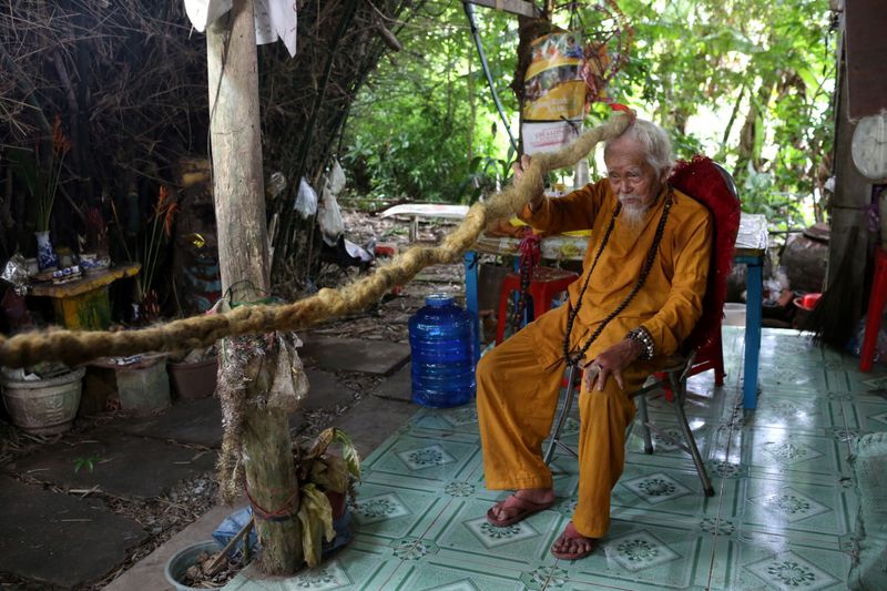 ८० वर्षदेखि कपाल नकाटेको ९२ वर्षे वृद्ध