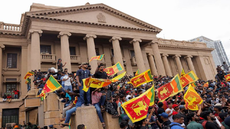 श्रीलंकाका राष्ट्रपति भागेर अज्ञातस्थानमा, प्रधानमन्त्री राजीनामा दिन तयार