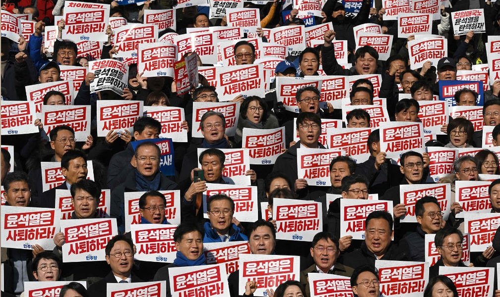 दक्षिण कोरियामा सैनिक शासन घोषणा गरेपछि राष्ट्रपतिविरुद्ध विपक्षीद्वारा महाअभियोग प्रस्ताव