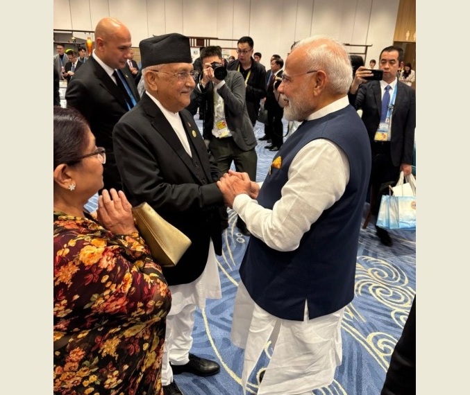 प्रधानमन्त्री ओली र भारतीय प्रधानमन्त्री मोदीबीच अनौपचारिक भेट