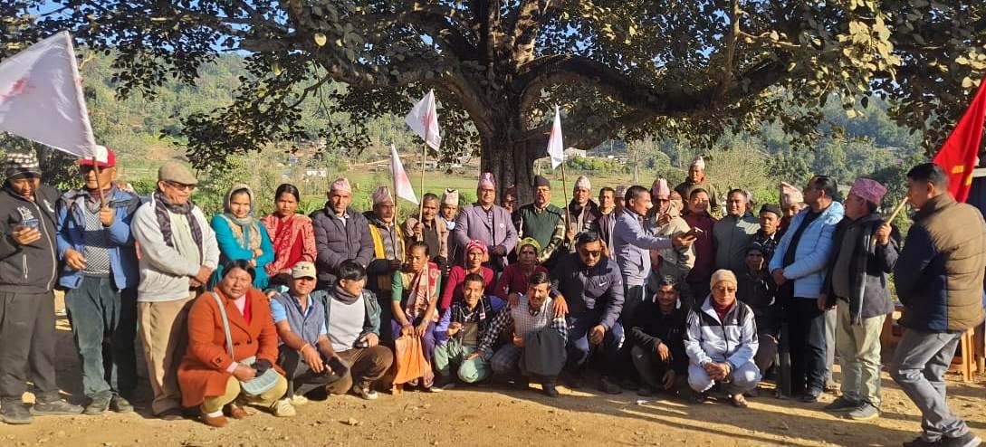 ‘पश्चिम सुर्खेतका मतदातासँग अध्यक्ष देवकोटाले भने  : म तपाईहरुकै साथमा हुनेछु, काम गर्ने अवसर दिनुहोला’