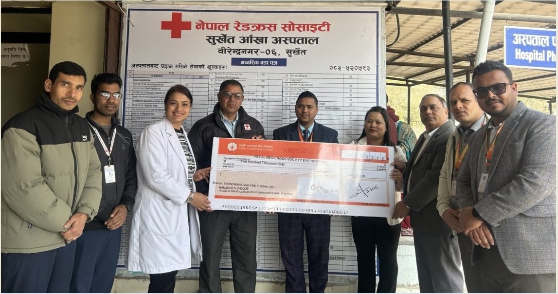 लक्ष्मी सनराइज बैंकद्वारा आँखा उपचार शिविरका लागि दुई लाखको सहयोग