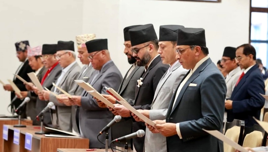नवनिर्वाचित प्रतिनिधिसभाका सदस्यहररुले लिए शपथ