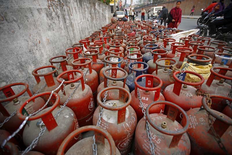 भोलिदेखि आधा सिलिन्डर ग्यास मात्रै विक्री गरिने