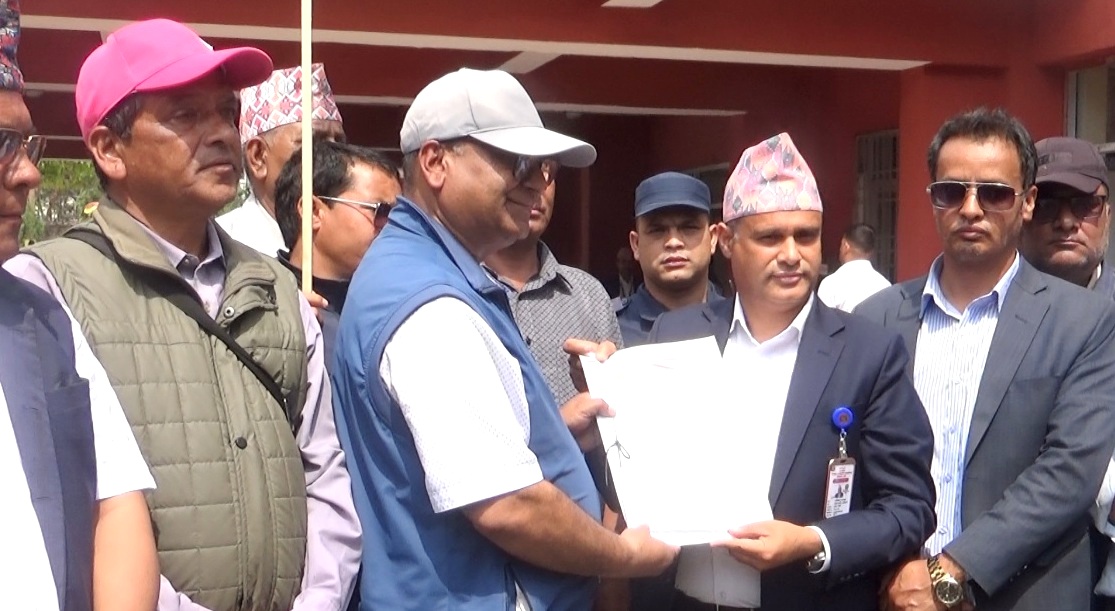 ओली रिहाईको माग गर्दै एमाले सुर्खेतले बुझायो प्रजिअलाई विरोधपत्र